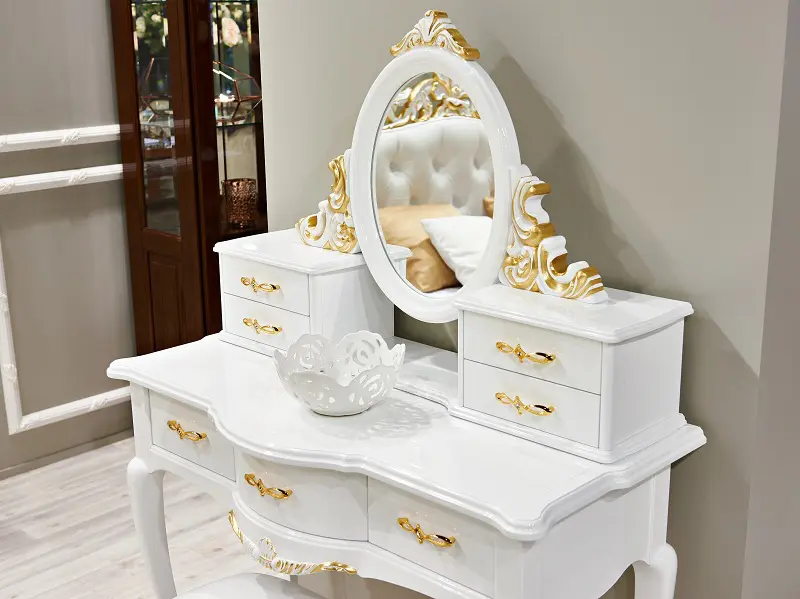 Dressing Table With MIrror